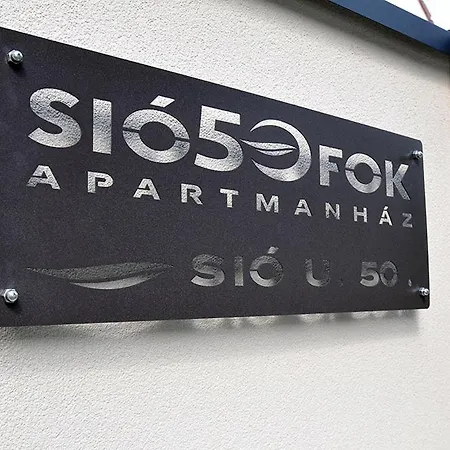 Sio50fok Apartmanhaz * שיופוק
